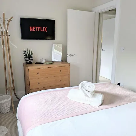 Semesterbostad The Mews With Free Parking