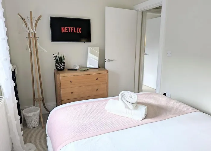 Semesterbostad The Mews With Free Parking