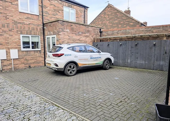 The Mews With Free Parking *