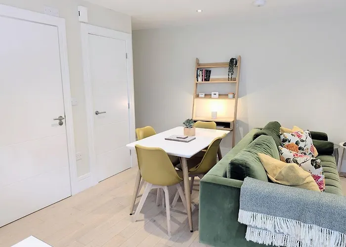 The Mews With Free Parking *