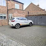 The Mews With Free Parking *