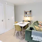 The Mews With Free Parking *