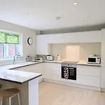 The Mews With Free Parking *