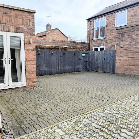 The Mews With Free Parking * York