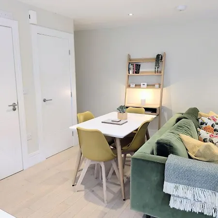 The Mews With Free Parking *