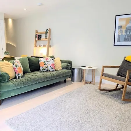 York Stay Stylish 2-Bedroom House, Parking * York