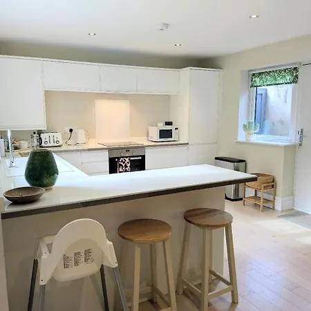 The Mews With Free Parking Ferienhaus *