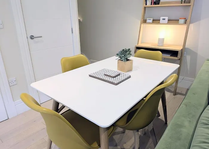 The Mews With Free Parking *